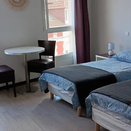 Hotel 24m2 Au 4eme Etage Ascenseur A Cote De La Gare Sncf 3*