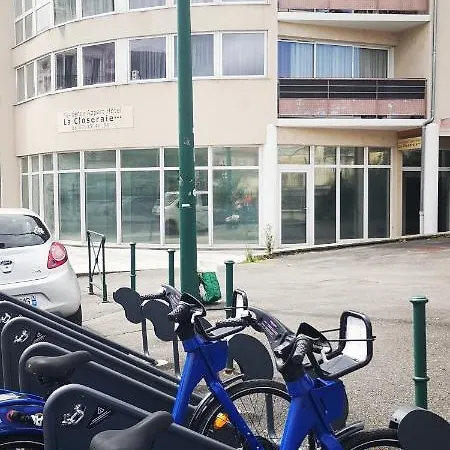 24m2 Au 4eme Etage Ascenseur A Cote De La Gare Sncf *