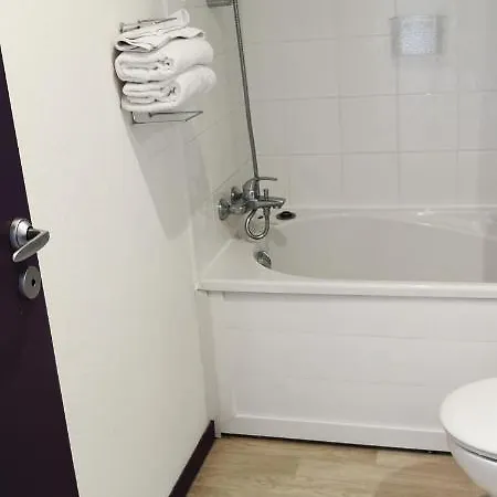 24m2 Au 4eme Etage Ascenseur A Cote De La Gare Sncf, Wifi 5g Apartmán *